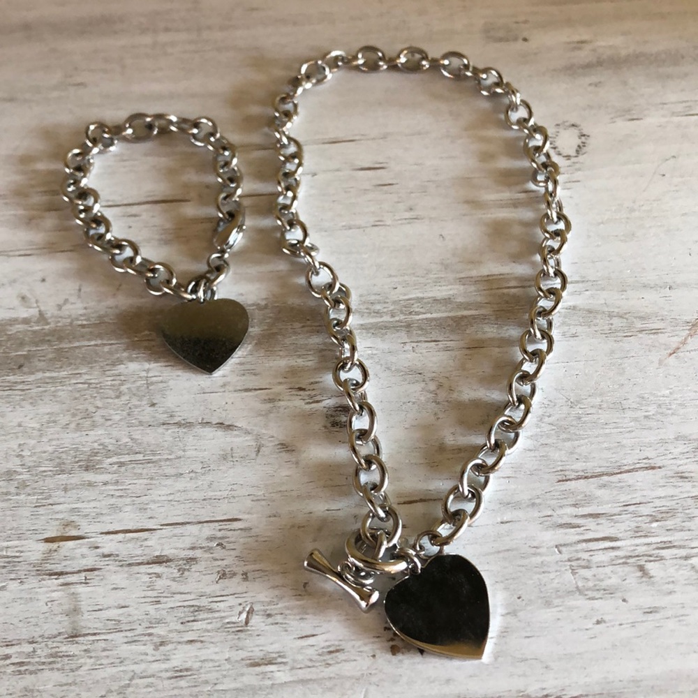 Necklace and bracelet set
